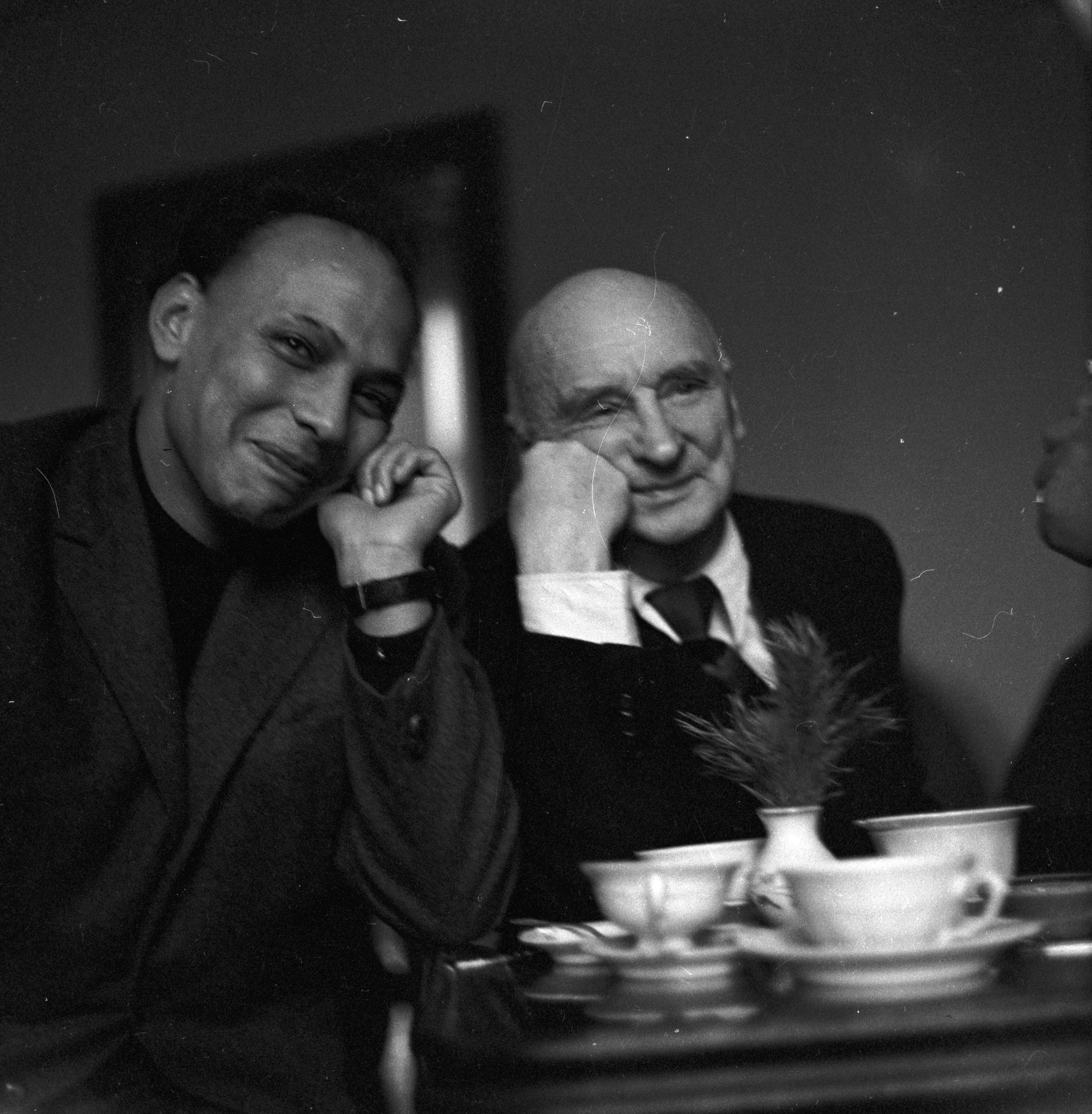 A black and white photograph of the artists Henryk Stażewski and Ahmed Cherkaoui